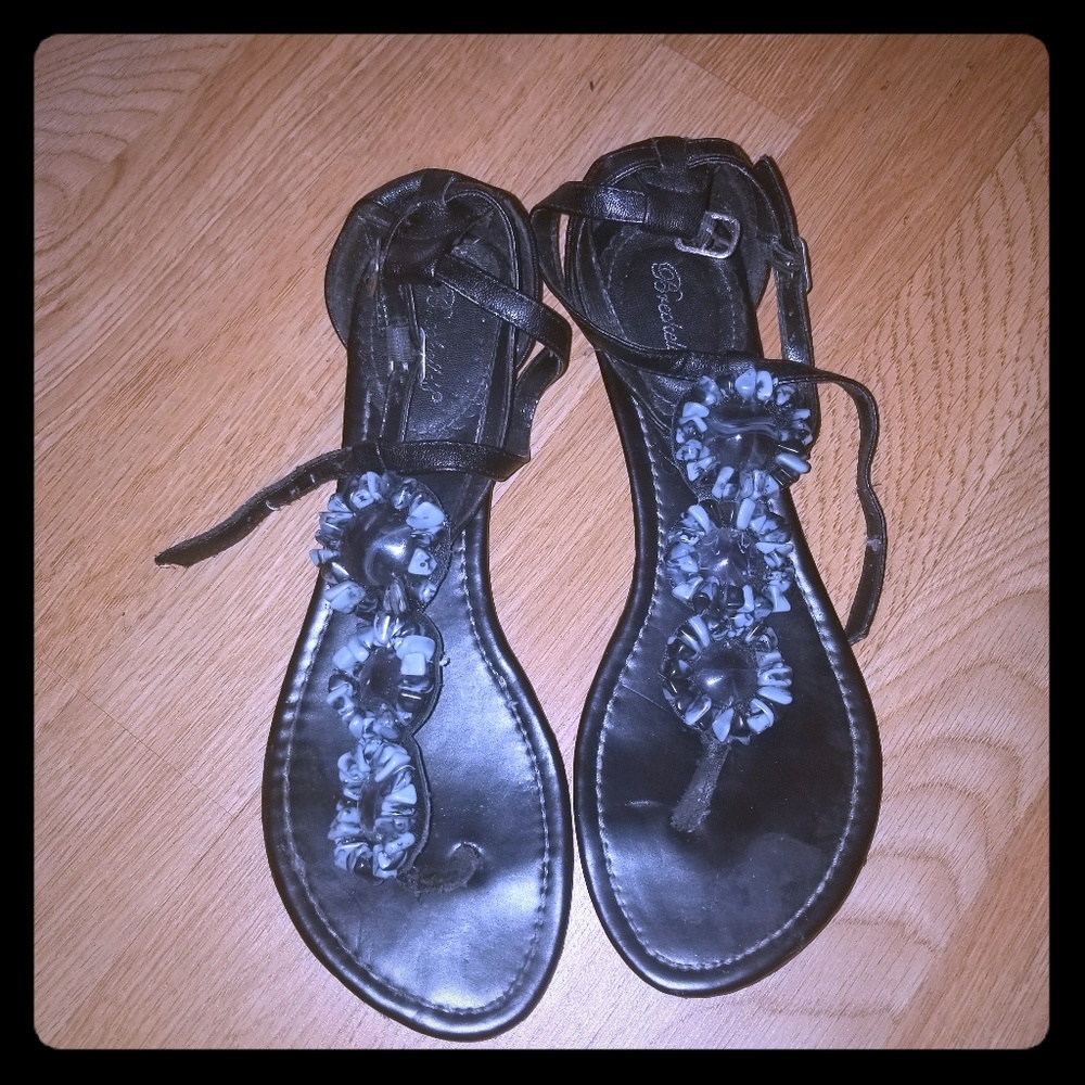 Black flat sandals with low wedge